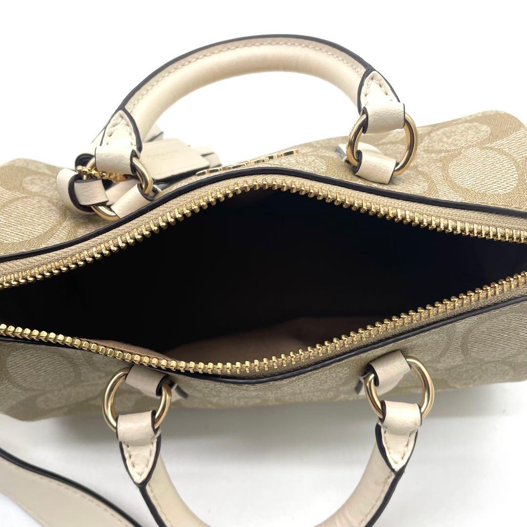 【未使用級】コーチ　2way バッグ　シグネチャー　PVC ホワイト　CK689