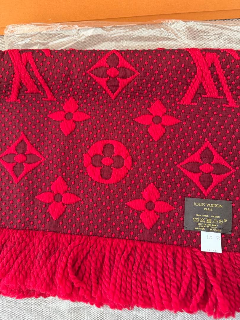 美品LOUIS VUITTON レッド マフラー