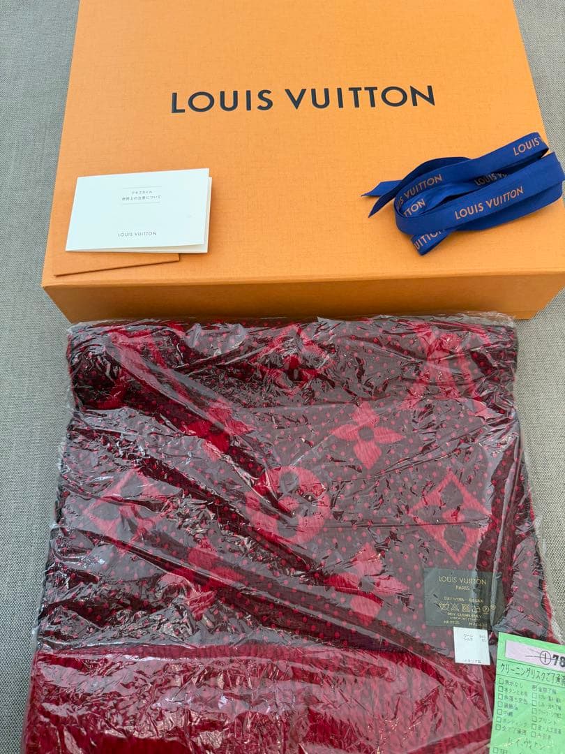 美品LOUIS VUITTON レッド マフラー