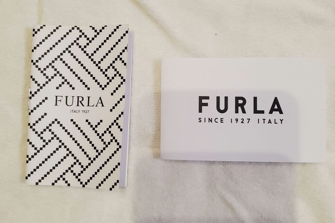 FURLA　ショルダーバッグ　黒
