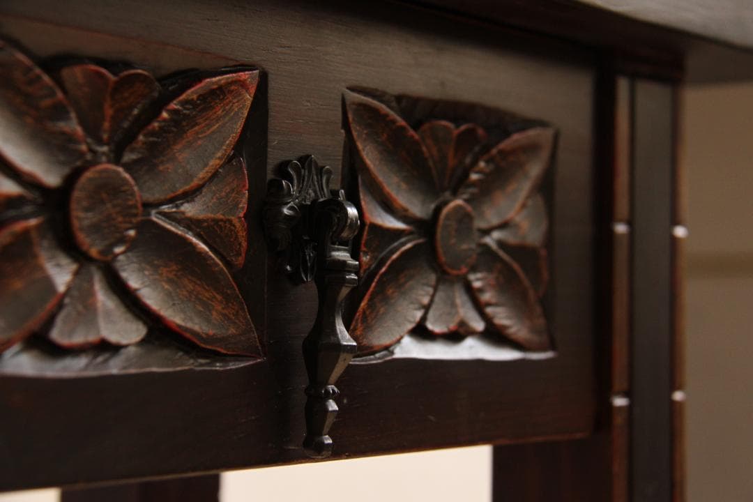 棚　飾り棚　小さめ　花台　飾り台　木製　彫刻　アンティーク　古道具