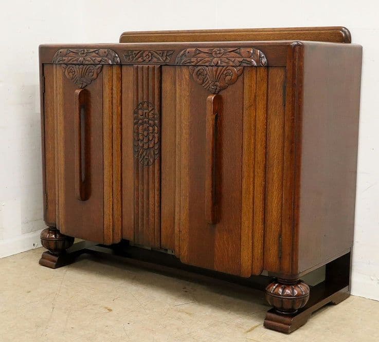 英国アンティーク・オーク材 サイドボード・木彫刻・バルボスレッグ・アールデコ