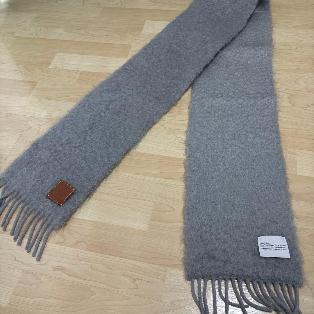 LOEWE グレー マフラー フリンジ付き