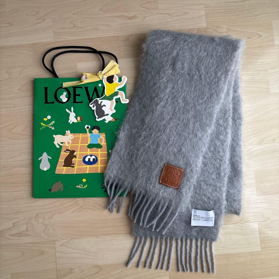 LOEWE グレー マフラー フリンジ付き