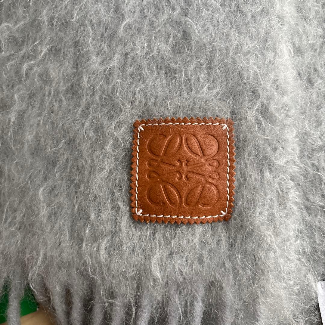 LOEWE グレー マフラー フリンジ付き