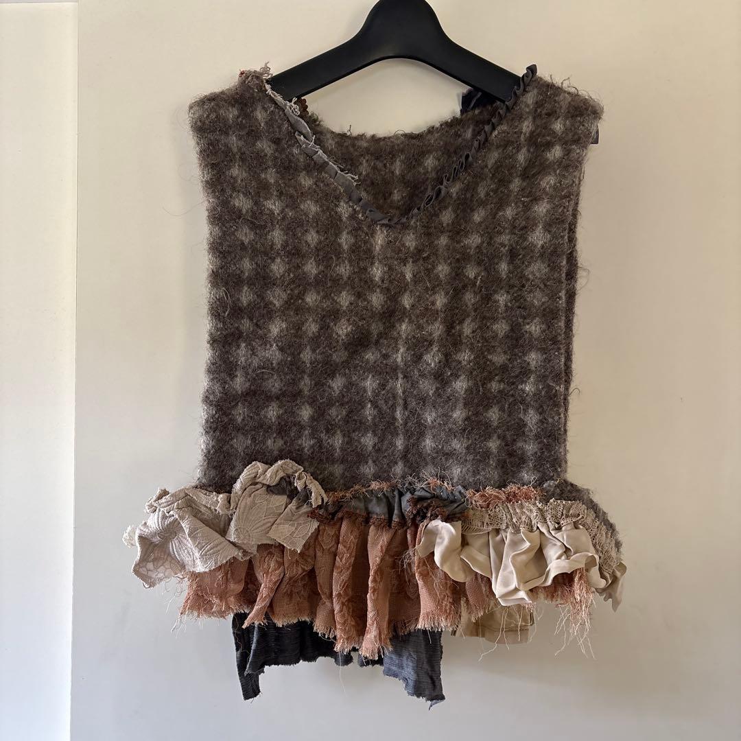 aratama アラタマさんのチェック柄ニットフリルベスト