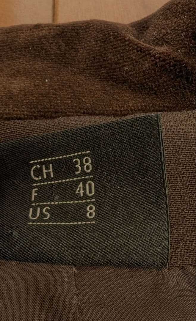 AKRIS　茶色スーツ　38　美品　上品