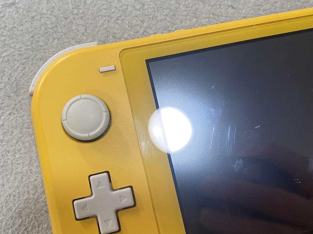 Switchライト　イエロー　ほぼジャンク品