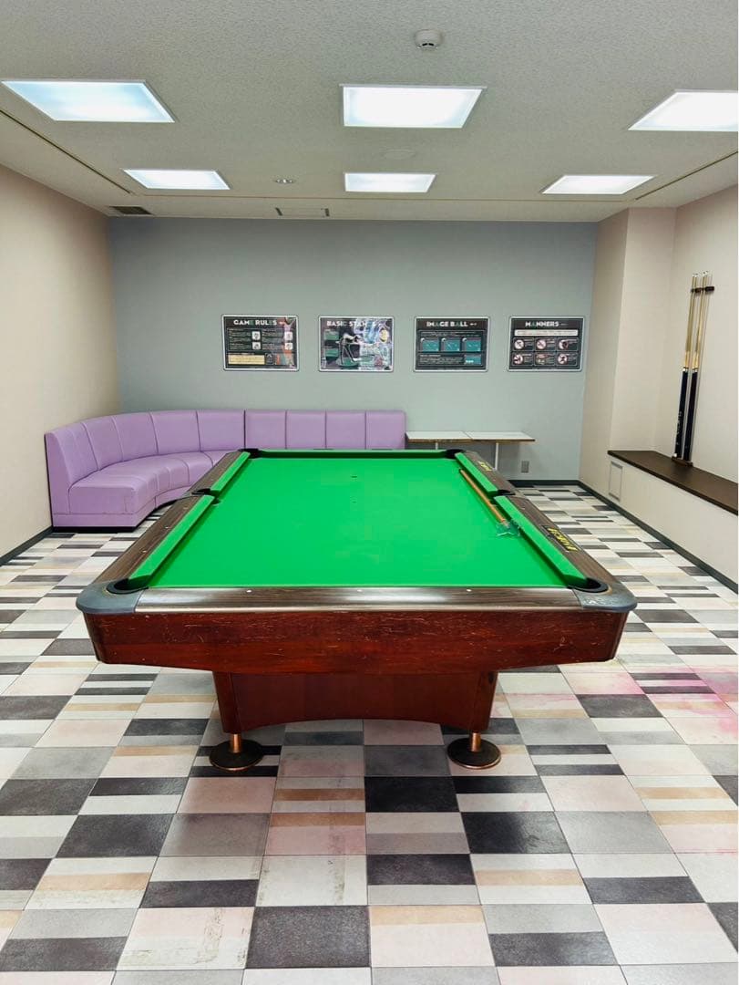 ビリヤードテーブルとキュー4本セット