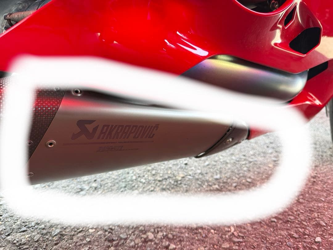 アクラポヴィッチスリップオンマフラー パニガーレ　2気筒