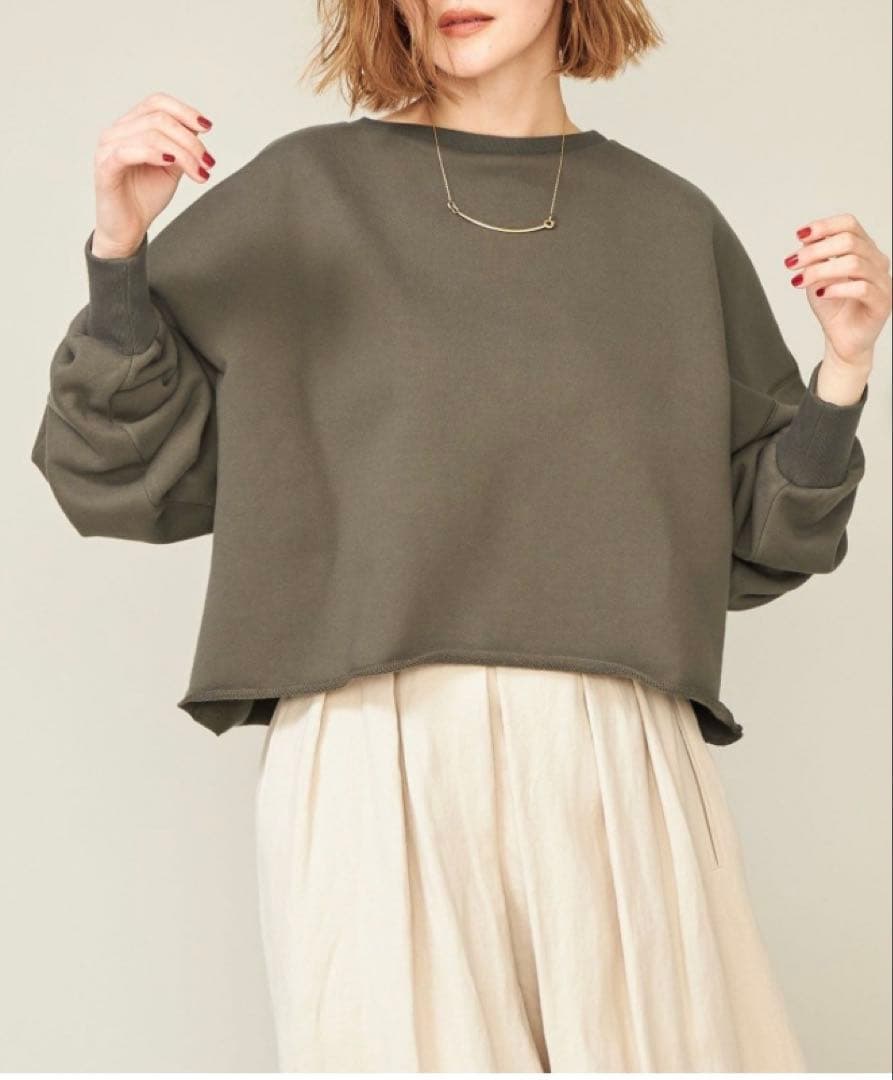 conte ＜コンテ＞クロップド プルオーバースウエット　　新品　タグ付