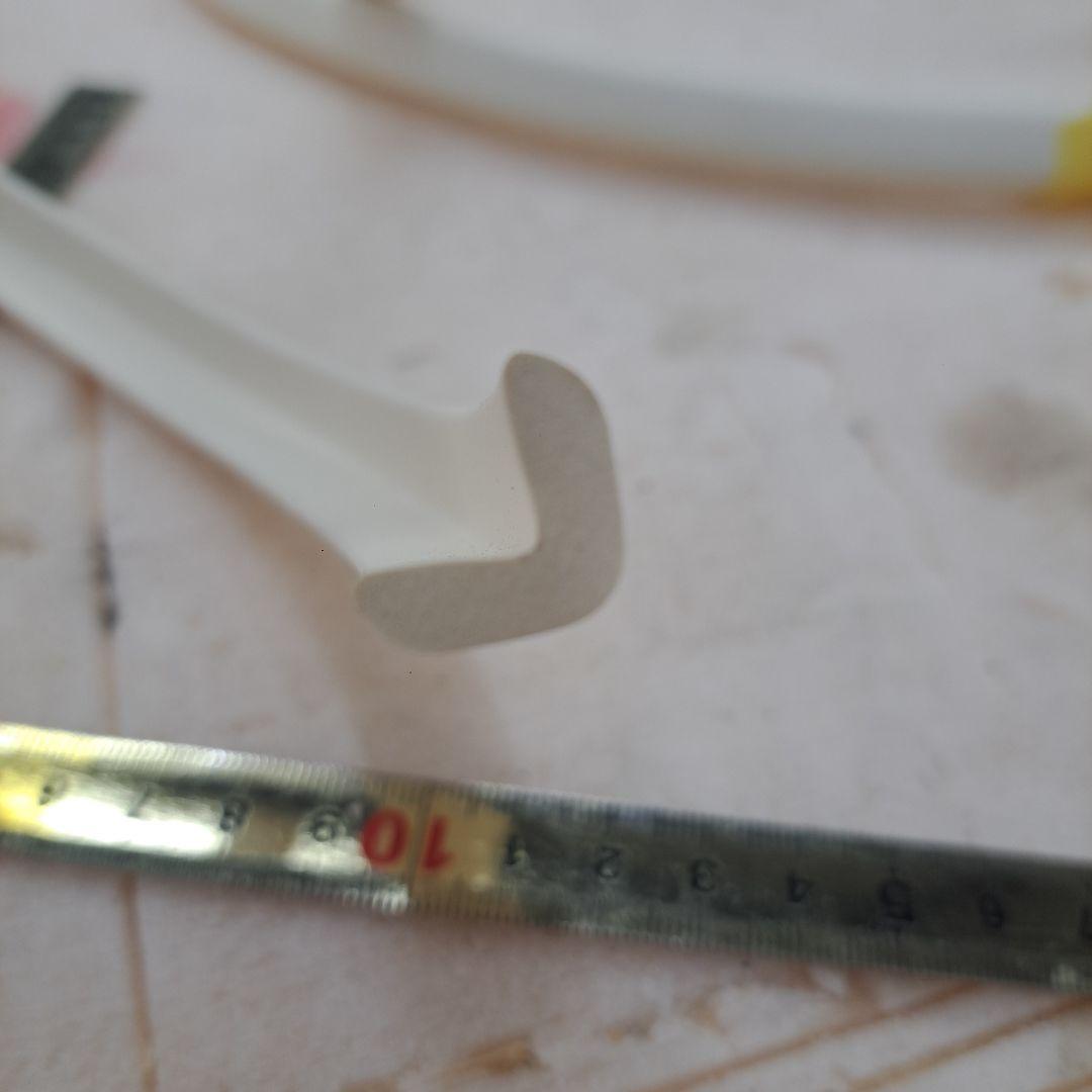 ハイエースリヤ窓パネル