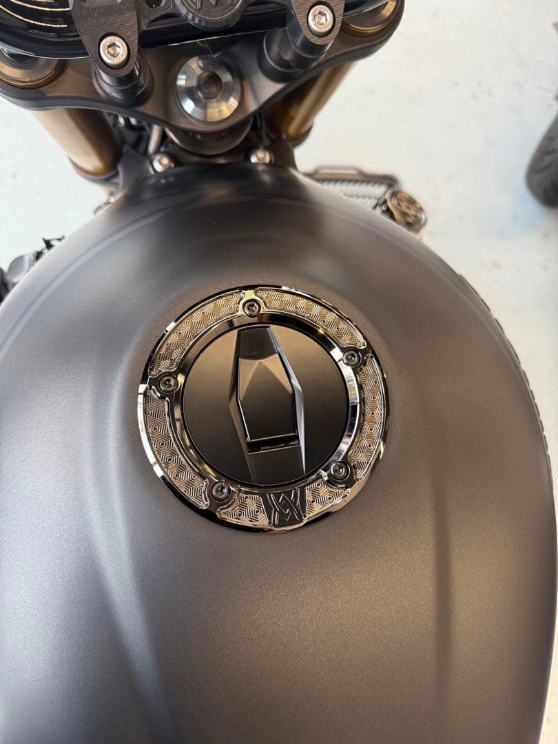 Z900RS タンクキャップリング　アーキ　ARCHI 漆黒メッキ　チタンボルト