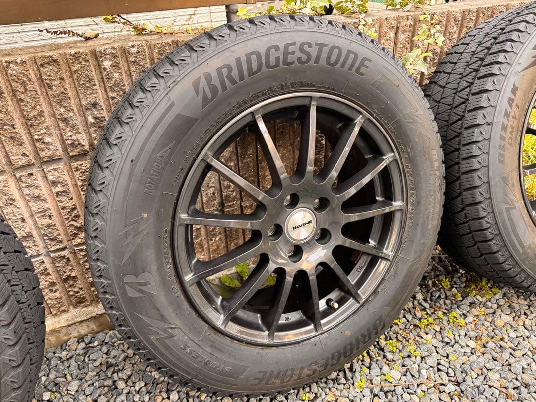 レンジローバーイヴォークBLIZZAK DM-V3 225/65R17アルミ付