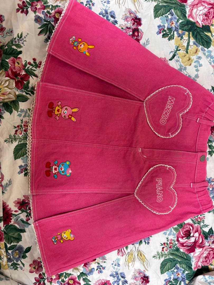 【美品】メゾピアノ☆ミミポポ刺繍入りプリーツスカート