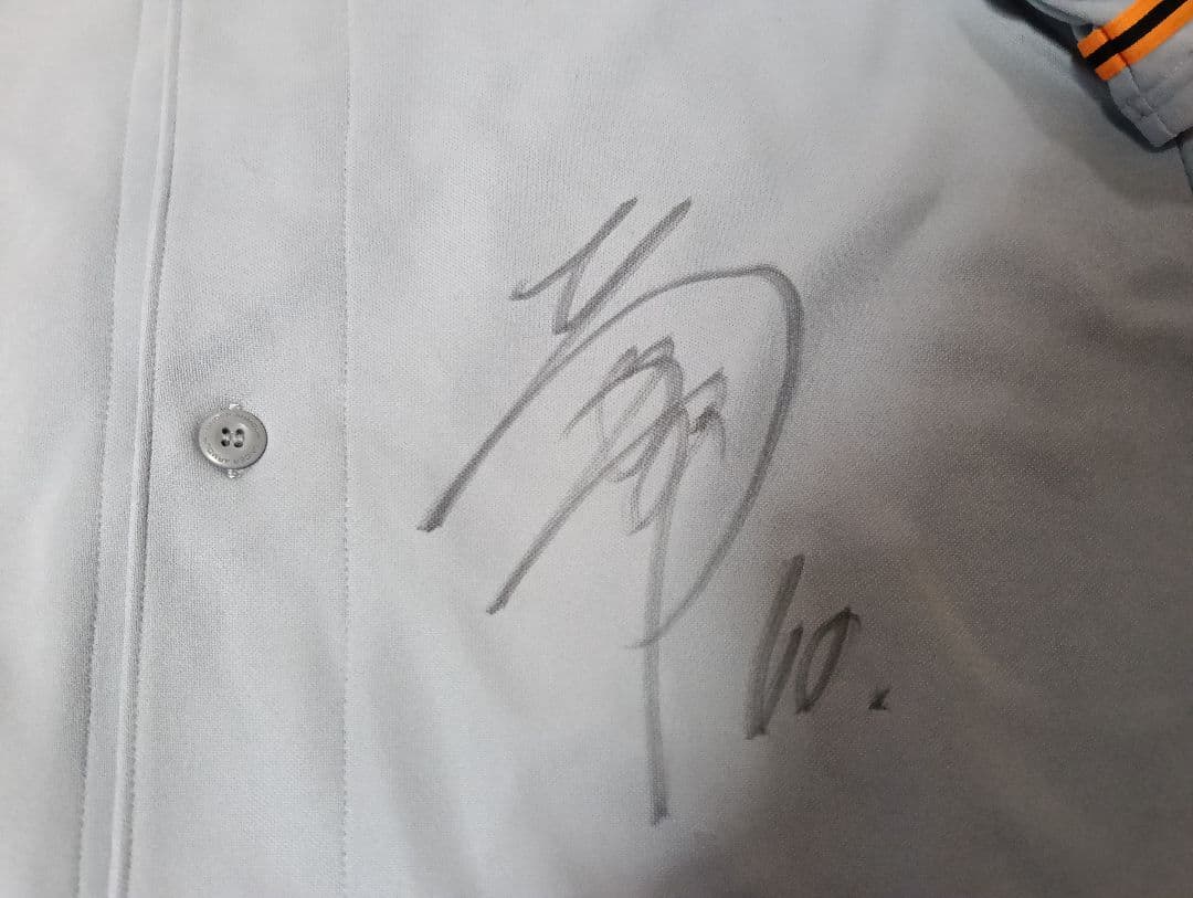 読売ジャイアンツ　巨人　岡本和真 選手サイン寄せ書き入りユニフォーム 38番時代
