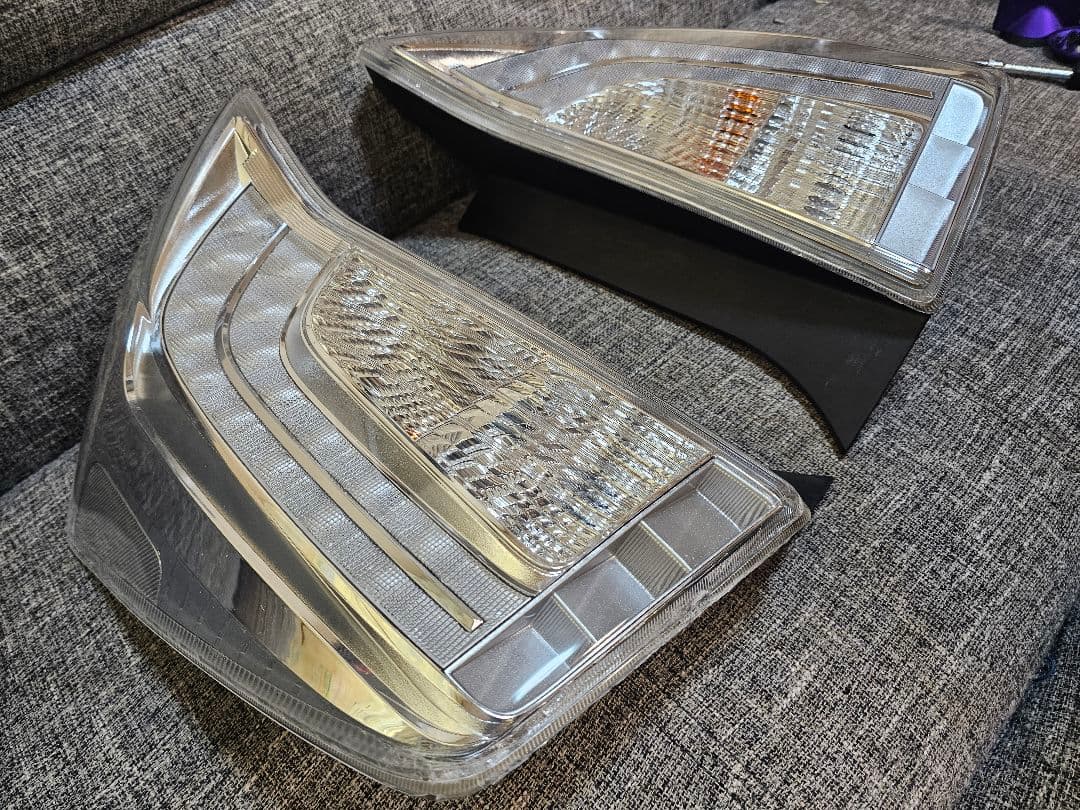 1ヶ月保証　磨き　コーティング済み 30プリウス後期　純正加工 クリアテール