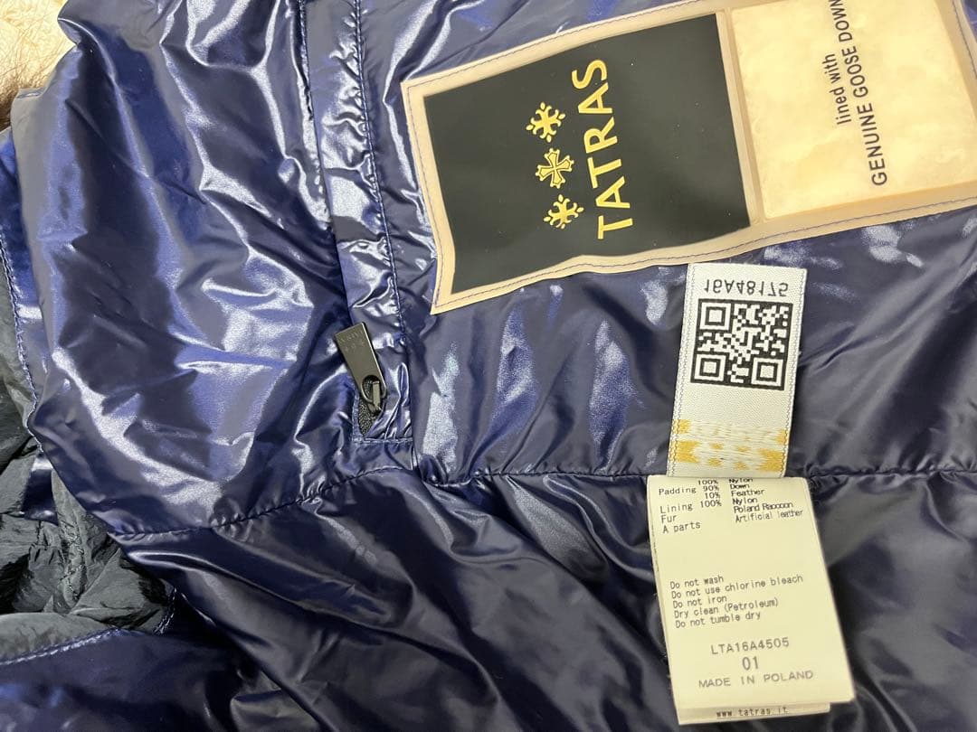 最終値下げTATRAS ネイビー ファー付きダウンベスト