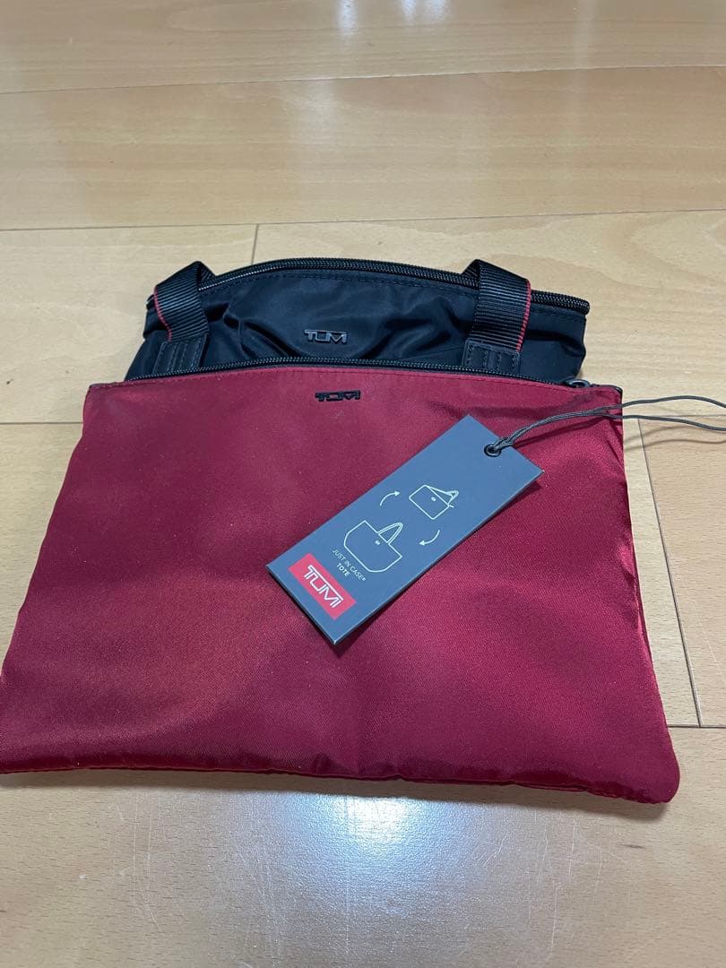TUMI　JUST IN CASE TOTE BLACK/RED 未使用