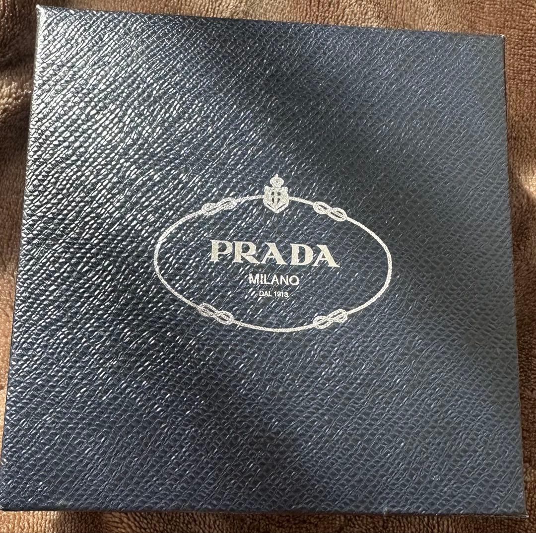 プラダ　ナイロンネクタイ　三角プレート