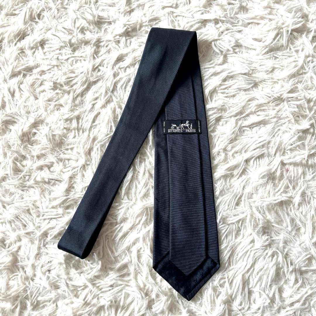 希少モデル美品　HERMES エルメス ネクタイ 鴨＆草刺繍 シルク100% 紺