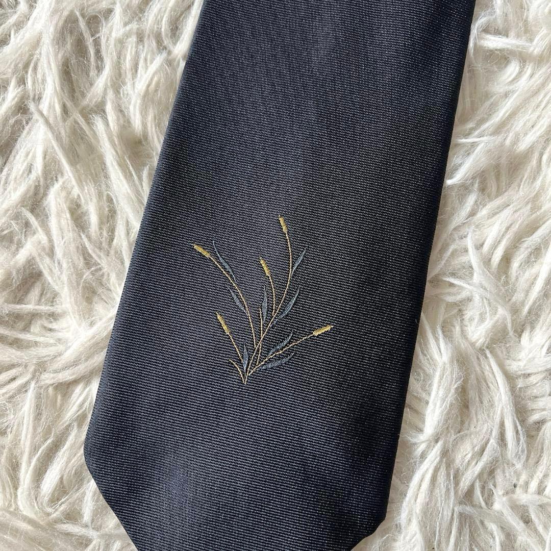 希少モデル美品　HERMES エルメス ネクタイ 鴨＆草刺繍 シルク100% 紺