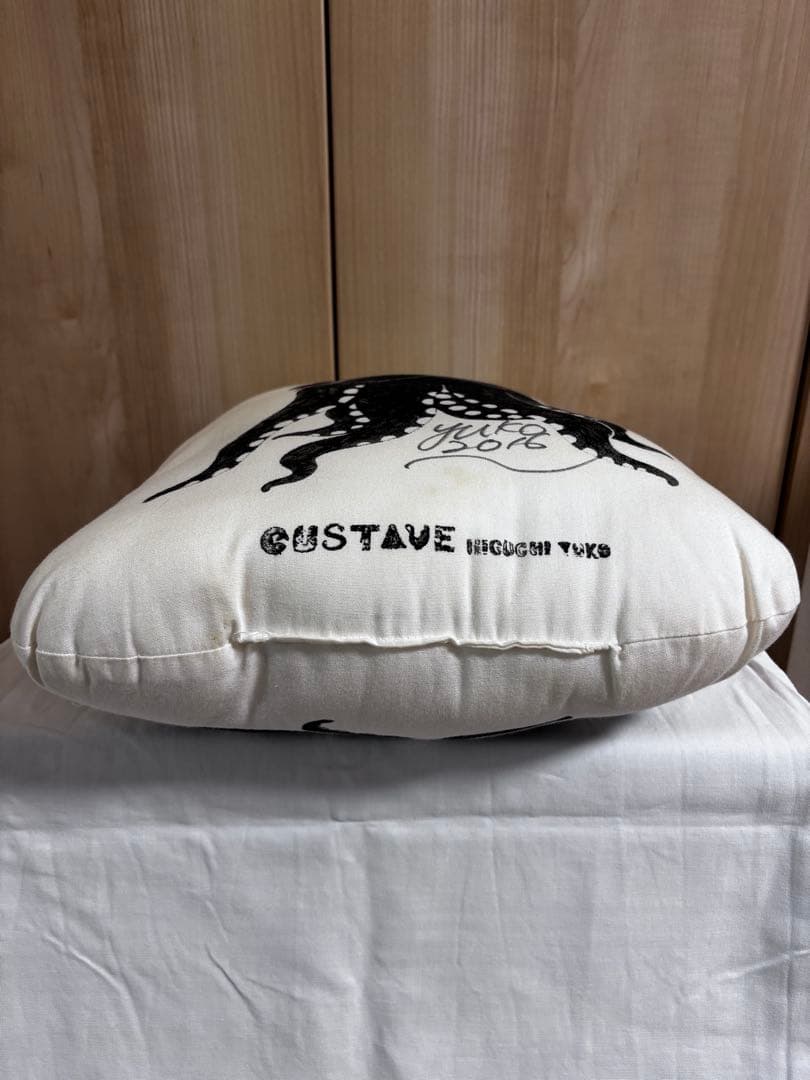 ヒグチユウコ　ギュスターヴ君　サイン入りクッション
