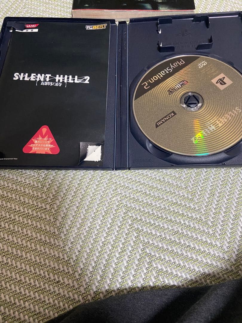 SILENT HILLシリーズ(1.2.4)＋4攻略本(ばら売り可)