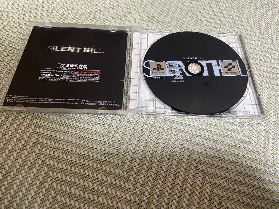 SILENT HILLシリーズ(1.2.4)＋4攻略本(ばら売り可)