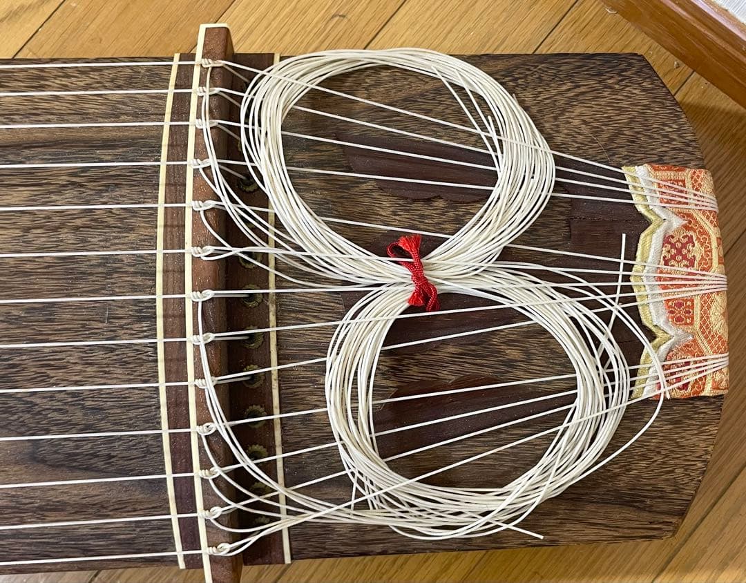 【良品】お琴 13弦 並甲 すだれ彫り 琴柱付き