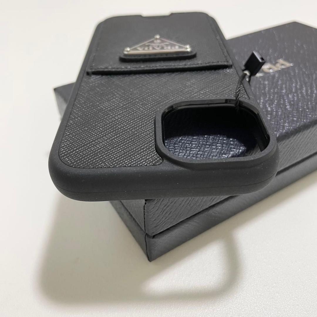 プラダ iPhone15 スマホケース NERO 黒 サフィアーノ 新品未使用