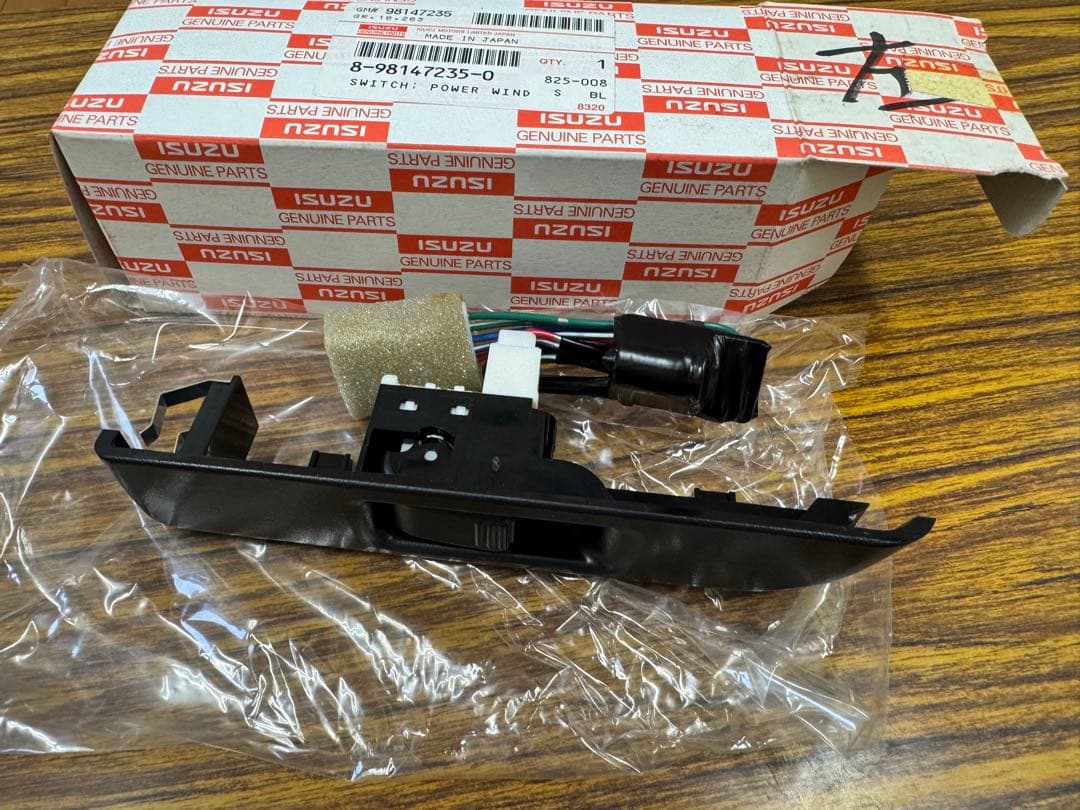 いすゞ　純正　エルフ　パワーウィンドウ　スイッチ 運転席、助手席セット