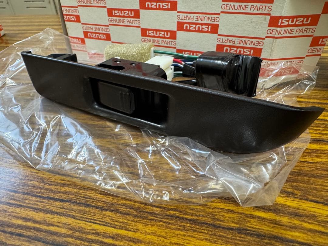 いすゞ　純正　エルフ　パワーウィンドウ　スイッチ 運転席、助手席セット