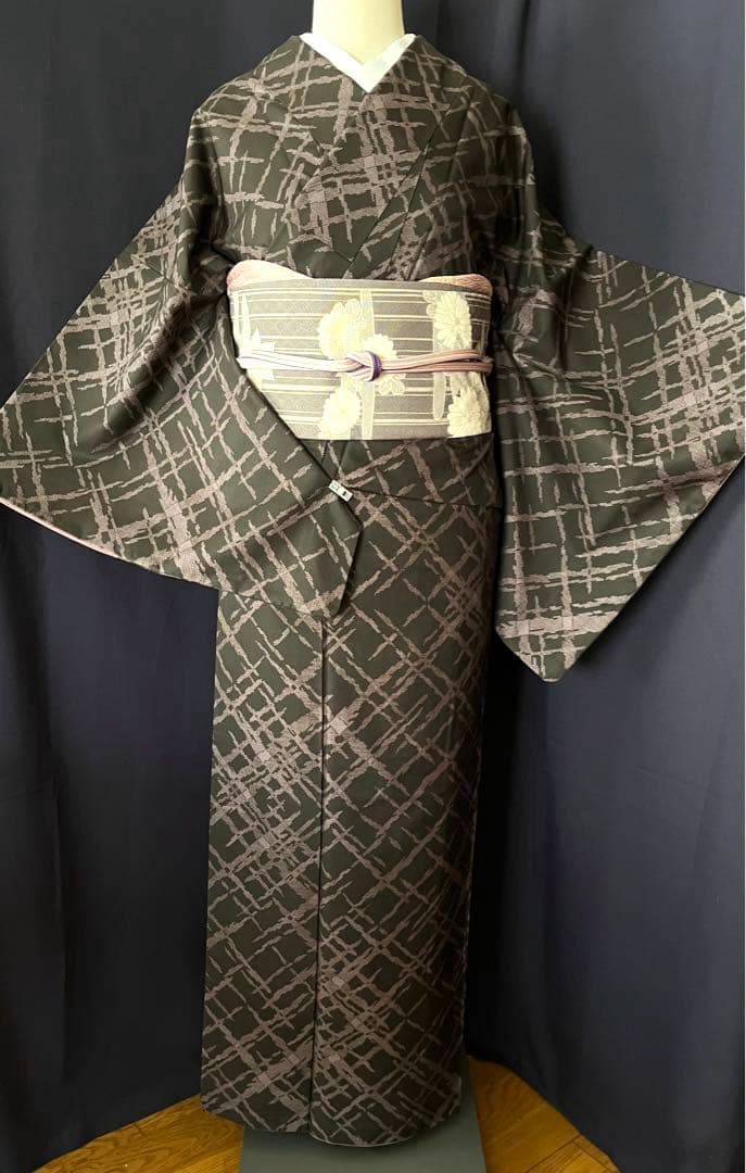 【本場大島紬・名古屋帯セット】　スタイリッシュ　 本泥染め9マルキ　吉祥文