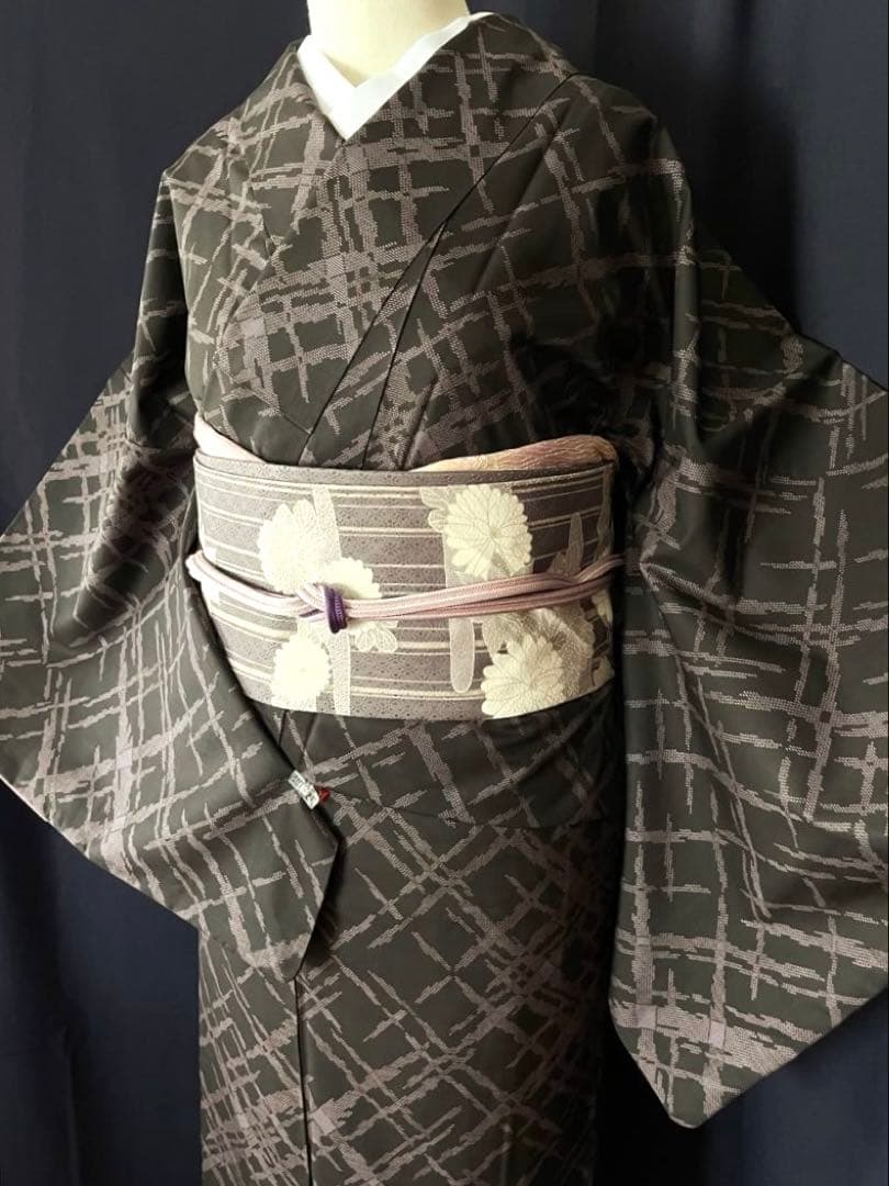 【本場大島紬・名古屋帯セット】　スタイリッシュ　 本泥染め9マルキ　吉祥文