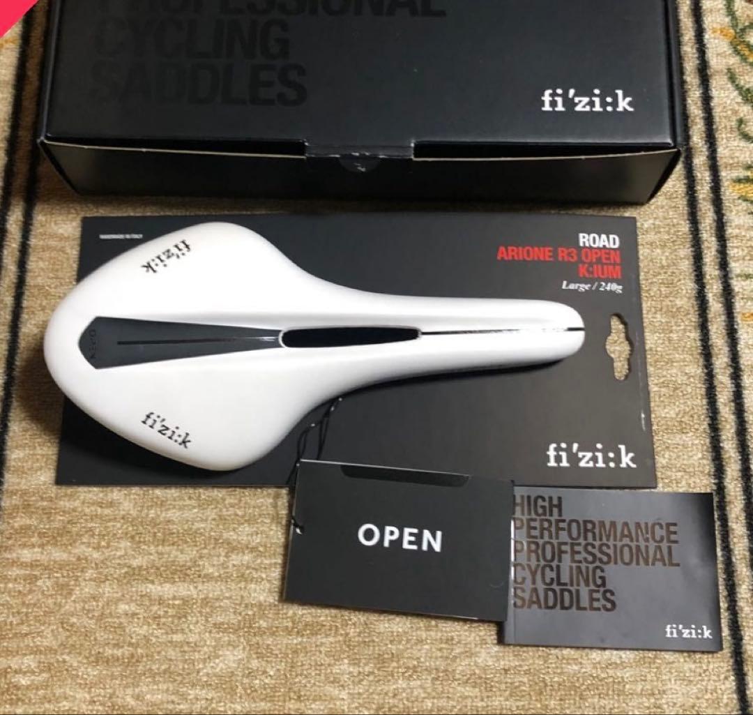 fi'zi:k Arione R3 Open サドル Large 240g