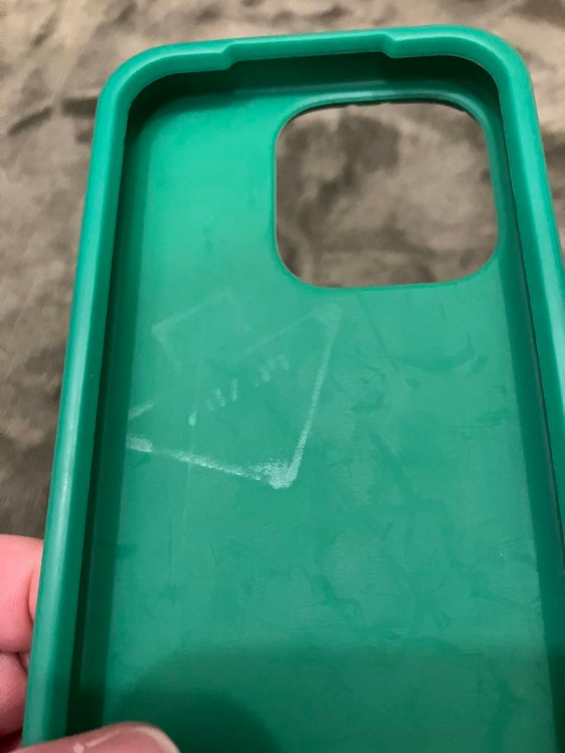 BOTTEGA VENETA グリーン　シリコンケース　16pro