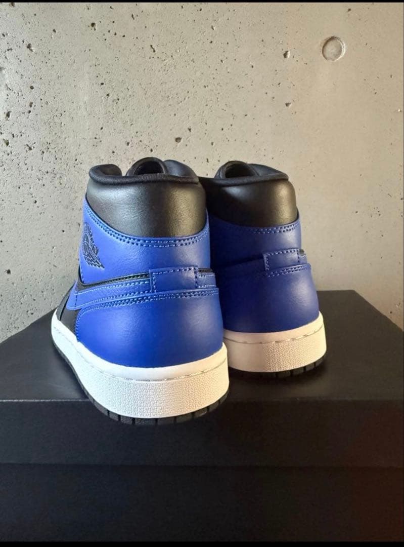 Nike Air Jordan 1 Midブラックブルー　ナイキシューズ