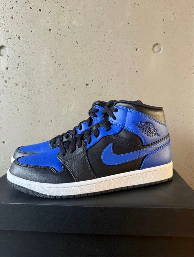 Nike Air Jordan 1 Midブラックブルー　ナイキシューズ