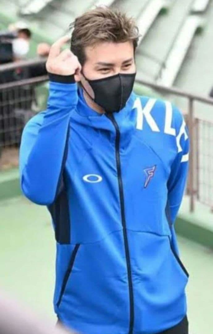 オークリー 日本ハム BIGBOSS着用フルジップフーディー Lサイズ 紙タグ付