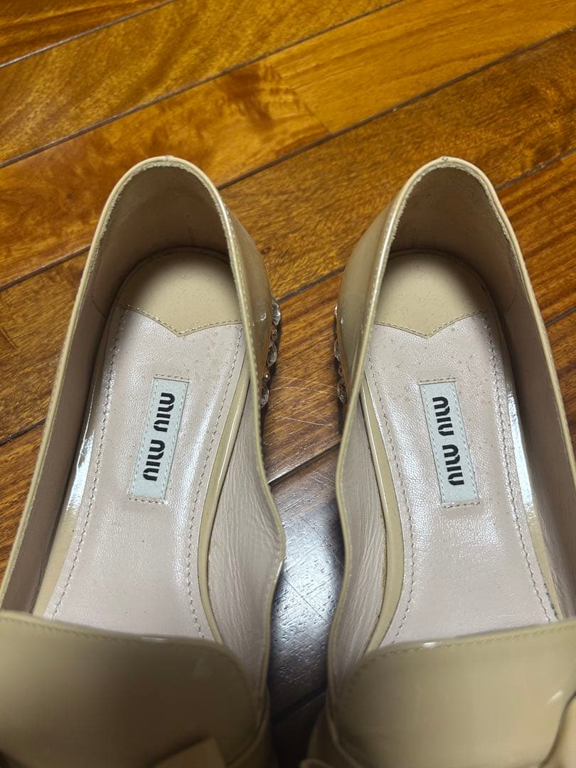 miu miu リボン付きフラットシューズ ベージュ