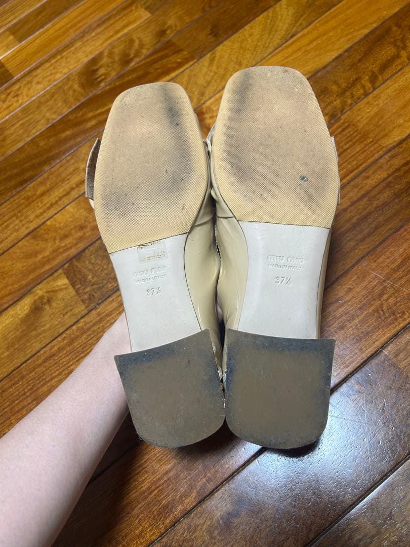 miu miu リボン付きフラットシューズ ベージュ