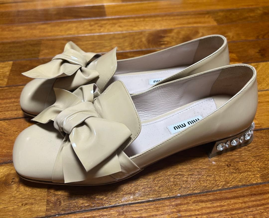miu miu リボン付きフラットシューズ ベージュ