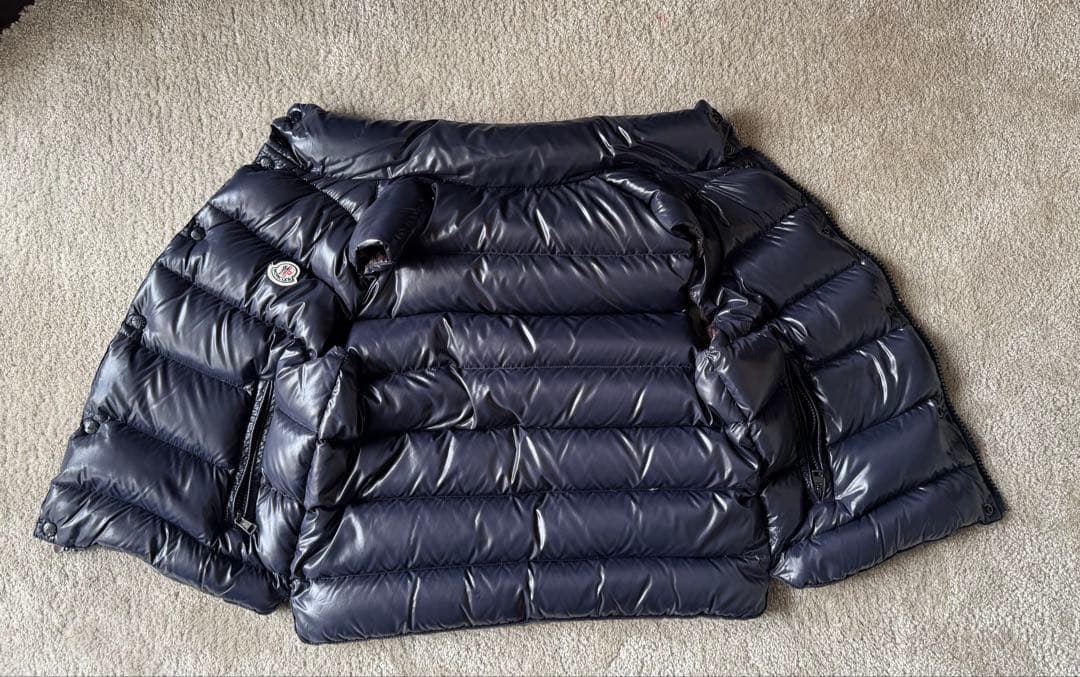 Moncler ネイビー ダウンベスト