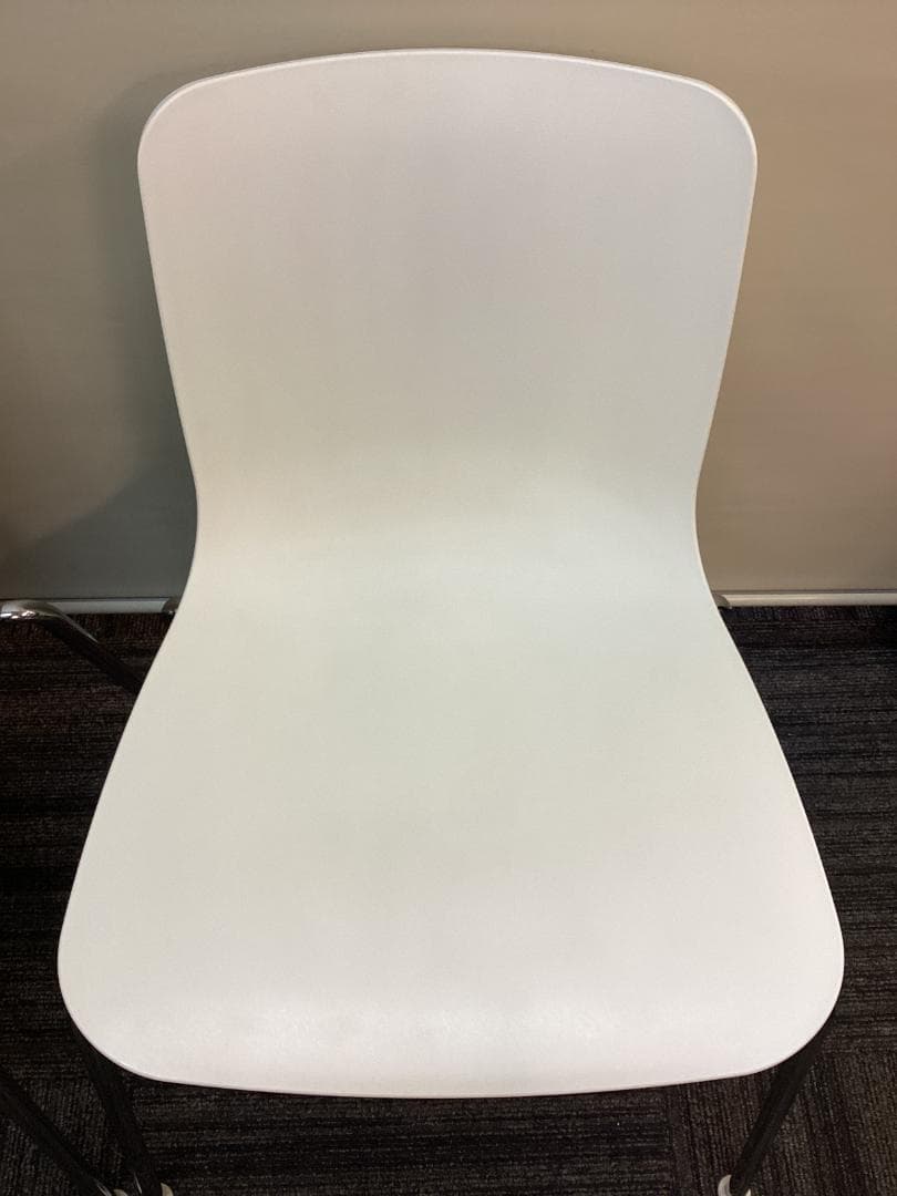 ２脚セット　ヴィトラ　ハルチューブ　ホワイト系　スタッキング　ミーティング B