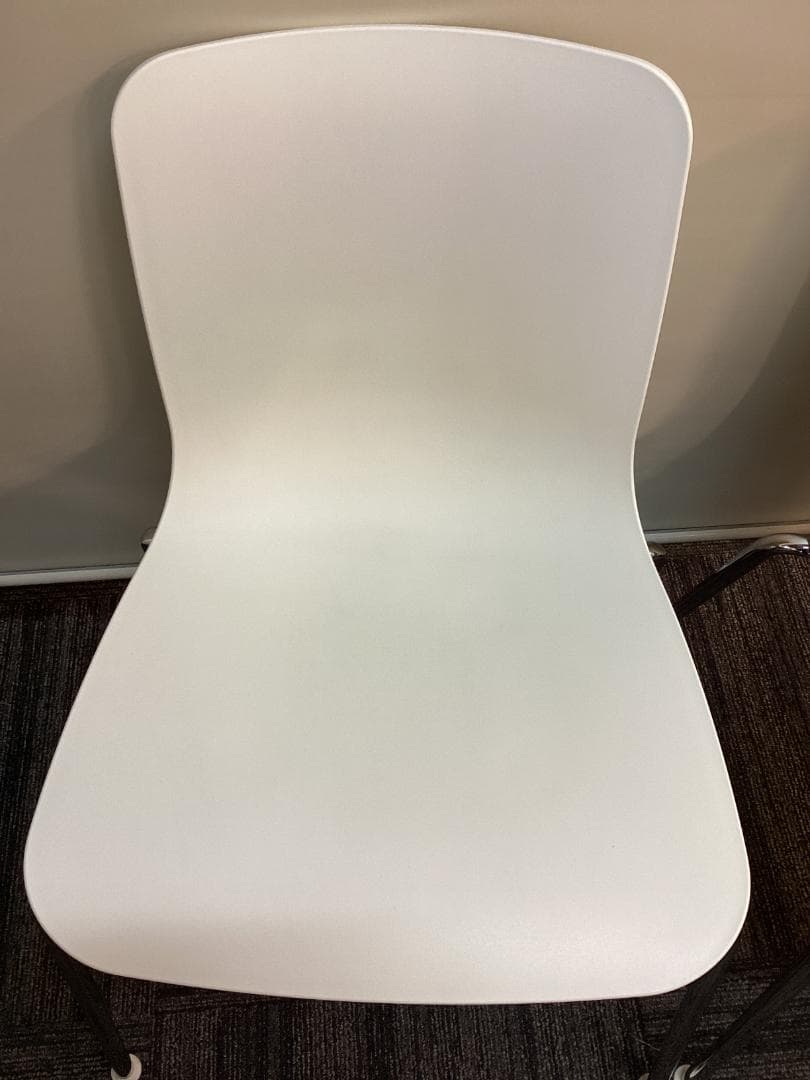 ２脚セット　ヴィトラ　ハルチューブ　ホワイト系　スタッキング　ミーティング B