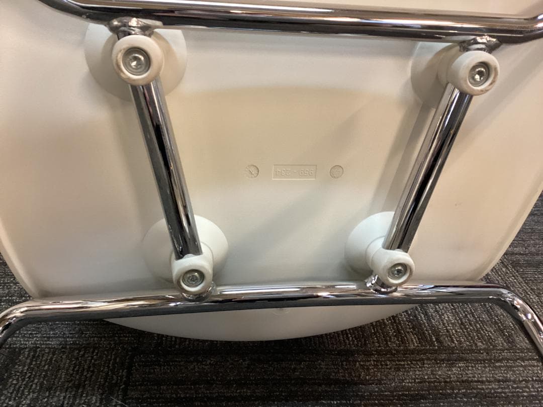 ２脚セット　ヴィトラ　ハルチューブ　ホワイト系　スタッキング　ミーティング B