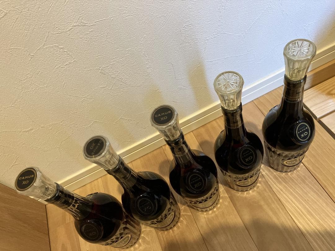 CAMUS XO（700ml）ロングネックの5本セット、おまけ付き。