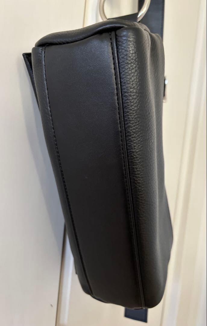 o*u様 BEARDSLEY(ビアズリー) 《本革》ボディバッグ　レザー　黒　中