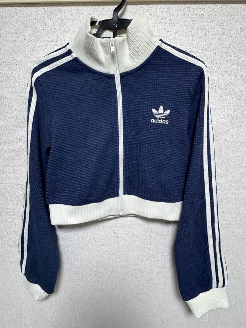 adidas クロップトラックジャケット Mサイズ 値下げ中！早い者勝ちです